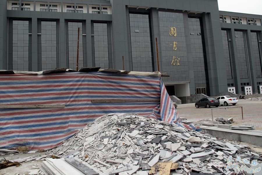 看看河南某大学开学场景:中国高教盲目扩招一览无遗(多图)