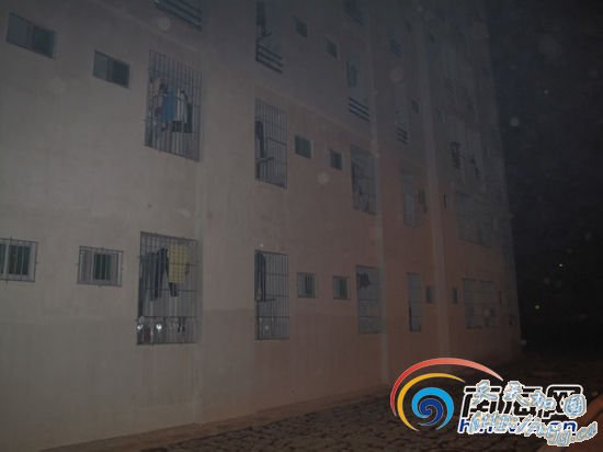 ����ʦ����ѧһŮ������������¥׹��(ͼ)