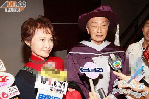 萧芳芳老公获颁香港演艺学院荣誉院士