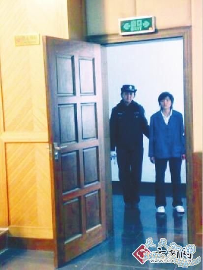 &ldquo;�����ѧУ԰��ɱ��&rdquo;׷�� ���浱ͥ��������˾˵�Ǹ(��ͼ)