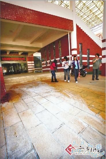 &ldquo;�����ѧУ԰��ɱ��&rdquo;׷�� ���浱ͥ��������˾˵�Ǹ(��ͼ)