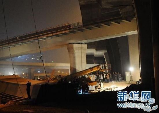 �Ͼ��߼ܸ������෭�¹�3�������˱�����