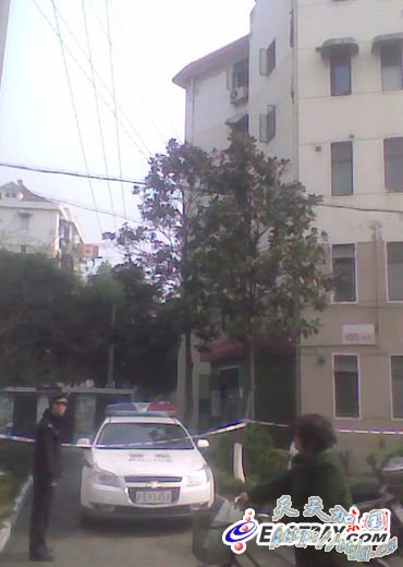 沪青浦一民宅发生火灾 母女跳楼逃生一死一伤(组图)