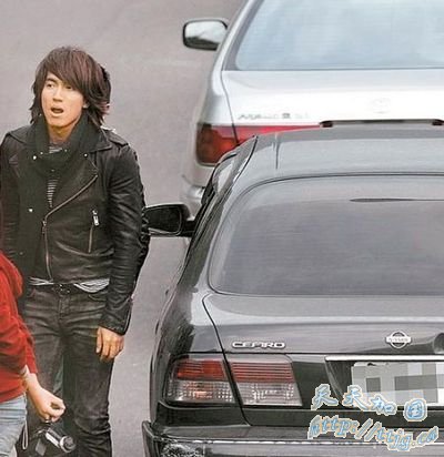 言承旭驾驶汽车车龄约10年,至今仍是他的代步车之一。