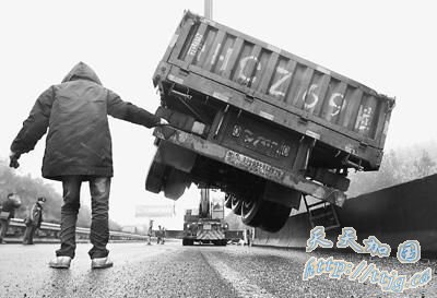 5�գ�һ���������·�����ʧ�س��¹��¸��ٹ�·��������Ա���õ���ʩ�ȡ��ⶫ����