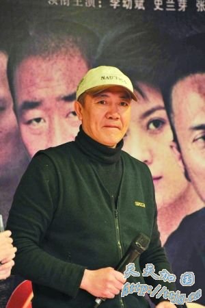 李幼斌宣传新剧避谈妻子。