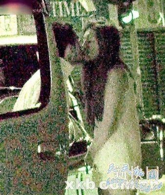 ����Ů���γ�ӯ������Ԥ֧���� ��ͷ��ӵ����