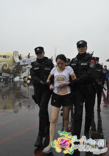 ���쾯����ʱ500����׷�� &ldquo;Ů���ϴ�&rdquo;(ͼ)