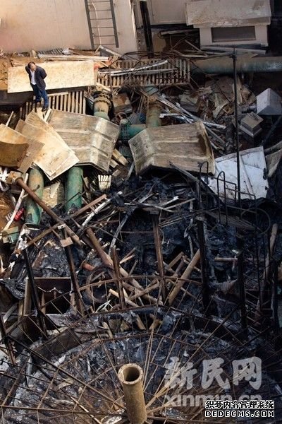 �Ϻ����������к�վ¥��� ������ʱ��·(ͼ)