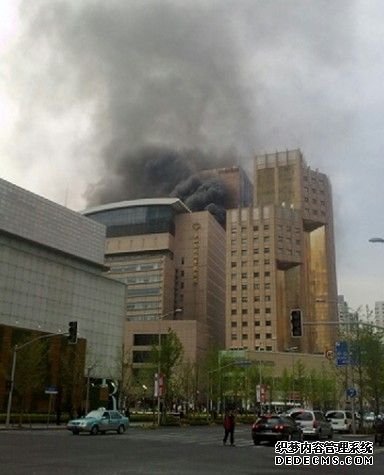 �Ϻ�������һ������� ������ͨ��ʱ����(ͼ)