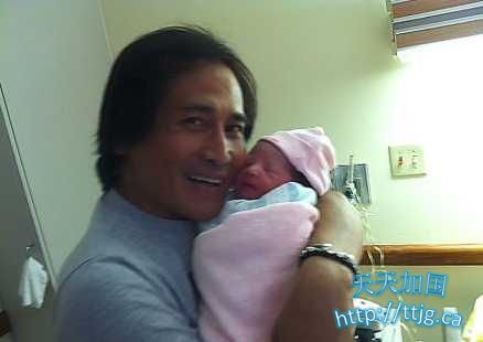 ���ع�����Ů�� ��������չ�ִȸ�����(ͼ)